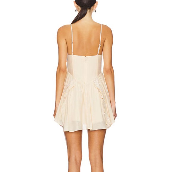 Brand New with tags Lilah Mini Dress in Peach
MORE TO COME - Picture 3 of 5